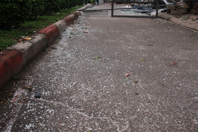 Cận cảnh tòa nhà 2 tầng bị xé nát kinh hoàng trong đêm